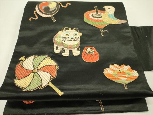 平和屋着物●アンティーク　大正ロマン　九寸名古屋帯　駒刺繍　総刺繍　玩具文　黒地　金糸　正絹　逸品　DABD0272op