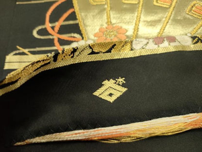 平和屋着物●西陣の名門　本家加納　六通柄袋帯　唐織　檜扇花文　黒地　金糸　正絹　逸品　未使用　DABD0458op