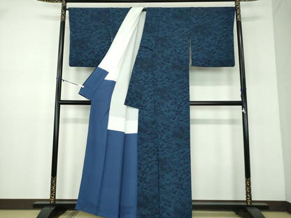 平和屋着物●本藍　型絵染　小紋　流水籬花文　鬼しぼ縮緬　正絹　逸品　DABD1035ps
