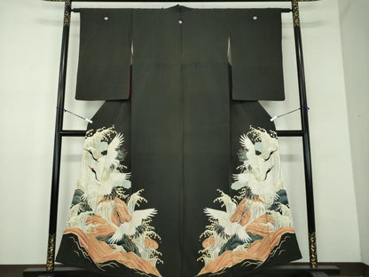 平和屋着物●アンティーク　大正ロマン　黒留袖　駒刺繍　手描き　立波飛鶴文　金彩　正絹　逸品　DABD1069ps