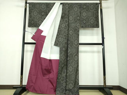 平和屋着物●本場大島紬　亀甲花文　正絹　逸品　未使用　DABD1247ps