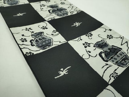 平和屋着物●六通柄袋帯　作家物　市松器物花文　黒地　正絹　逸品　DABD1356ps