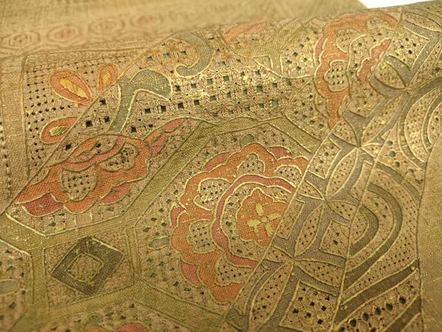 平和屋着物●中国三大刺繍　スワトウ相良刺繍　汕頭相良刺繍　太鼓柄袋帯　紬地　花熨斗文　金彩　正絹　逸品　DABD1561ps