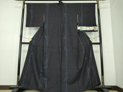 平和屋着物●本場結城紬　重要無形文化財　100亀甲草花間道　濃紺地　奥順謹製　証紙付き　正絹　逸品　DABD1639ps