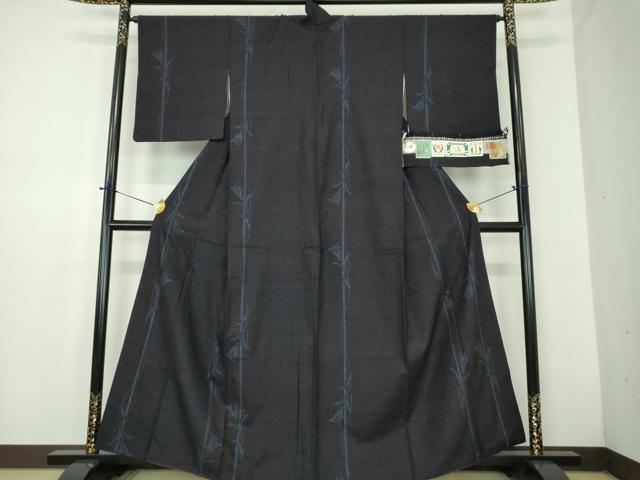 平和屋着物●本場結城紬　重要無形文化財　100亀甲草花間道　濃紺地　奥順謹製　証紙付き　正絹　逸品　DABD1639ps