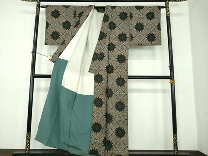 平和屋着物●本場大島紬　龍郷絣　花菱文　正絹　逸品　DABD1647ps