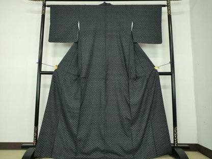 平和屋着物●本場結城紬　重要無形文化財　100亀甲　花菱文　反端付き　正絹　逸品　DABD1661ps