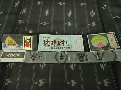 平和屋着物＊夏物　本場琉球絣　夏琉球　トゥイグヮー　黒地　野原広光作　証紙付き　正絹　逸品　DABD1829ps