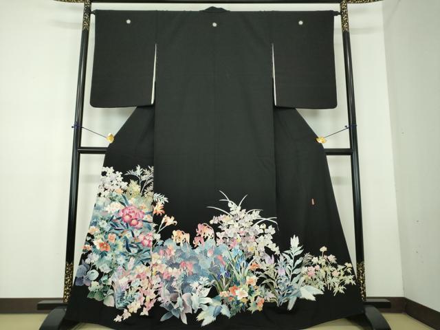 平和屋着物●豪華黒留袖　友禅　作家物　草花文　正絹　逸品　DABD1841ps