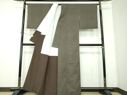 平和屋着物●白鷹お召　110亀甲　総詰め　濃海松茶色地　正絹　逸品　DABD1846ps