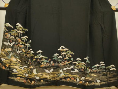 平和屋着物■豪華黒留袖　駒刺繍　宝尽くし飛鶴松文　金彩　正絹　逸品　DABD2373du