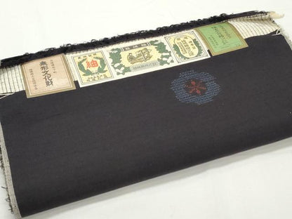 平和屋着物●結城紬　反物　着尺　100亀甲　飛び亀甲柄　舞花文　証紙付き　逸品　未使用　DABD4631zy