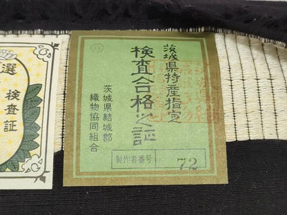 平和屋着物●結城紬　反物　着尺　100亀甲　飛び亀甲柄　舞花文　証紙付き　逸品　未使用　DABD4631zy