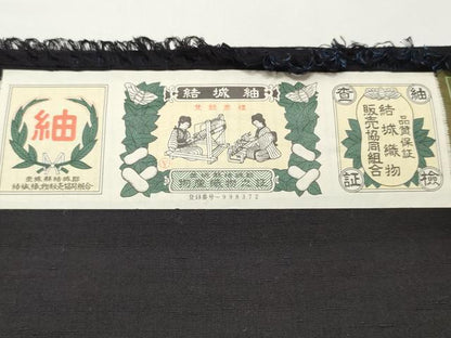 平和屋着物●結城紬　反物　着尺　100亀甲　飛び亀甲柄　舞花文　証紙付き　逸品　未使用　DABD4633zy