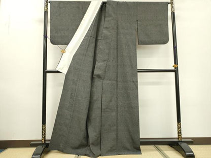 平和屋着物▽本塩沢　単衣　110亀甲　横段幾何学文　黒地　正絹　逸品　DABD5932fe