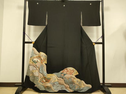 平和屋着物■豪華黒留袖　駒刺繍　扇面飛鶴花文　金彩　正絹　逸品　DABD6005du