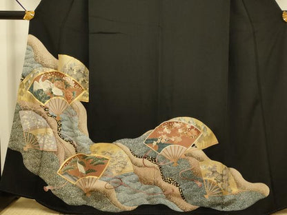 平和屋着物■豪華黒留袖　駒刺繍　扇面飛鶴花文　金彩　正絹　逸品　DABD6005du