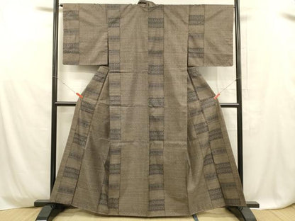平和屋着物■本場大島紬　9マルキ　横段花菱文　正絹　逸品　DABD6784cm