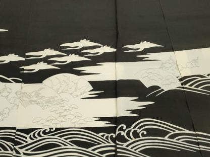 平和屋着物▼黒留袖　反物　着尺　裁断済　色付前　地紙飛鶴花文　逸品　未使用　DABD7341zzz