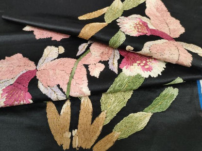 平和屋着物▼和装小物 帯地 総手刺繍 草花文 黒地 金糸 リメイク生地 材料 逸品 DABD7958zzz