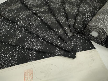 平和屋着物＊夏物　小紋　反物　着尺　絽　五泉　市松文様　大小霰　黒地　証紙付き　逸品　未使用　DABD8617zzz