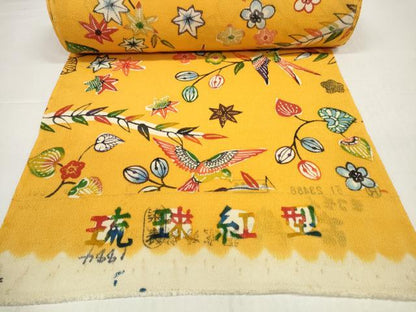 平和屋着物●小紋　反物　着尺　琉球紅型　花鳥文　金茶色地　鬼しぼ縮緬　逸品　未使用　DABD8715zzz