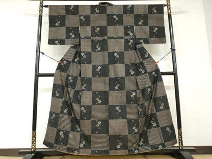 平和屋着物●本場大島紬　9マルキ　舞桜格子文　正絹　逸品　未使用　DABD9042ud