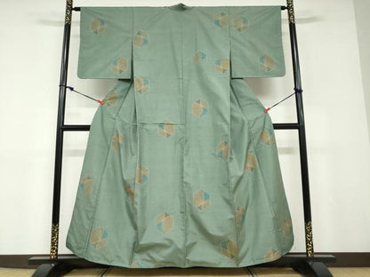 平和屋着物●本場大島紬　総絣　9マルキ　舞蝶亀甲文　正絹　逸品　DABD9106ud