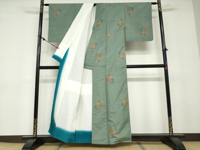 平和屋着物●本場大島紬　総絣　9マルキ　舞蝶亀甲文　正絹　逸品　DABD9106ud