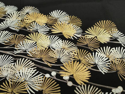 平和屋着物●豪華黒留袖　駒刺繍　松竹梅　金彩　正絹　逸品　DABD9149ud