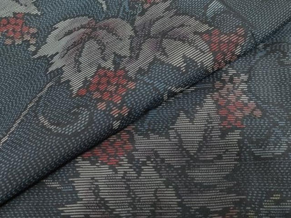 平和屋着物●本場大島紬　葡萄蔦の葉文　証紙付き　正絹　逸品　未使用　DABD9173ud