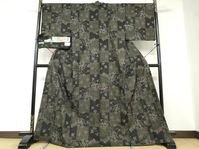 平和屋着物●本場大島紬　9マルキ　舞桜格子文　正絹　逸品　未使用　DABD9042ud 平和屋着物○本場大島紬 9マルキ 舞桜文 証紙付き くぼた織物謹製