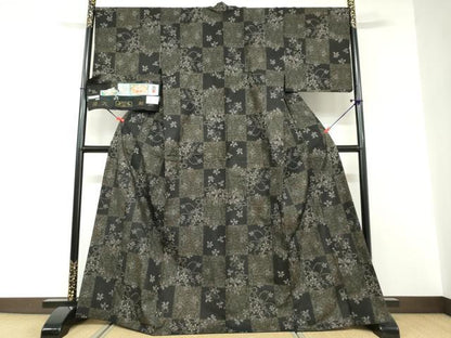 平和屋着物●本場大島紬　9マルキ　舞桜文　証紙付き　くぼた織物謹製　正絹　逸品　DABD9221ud