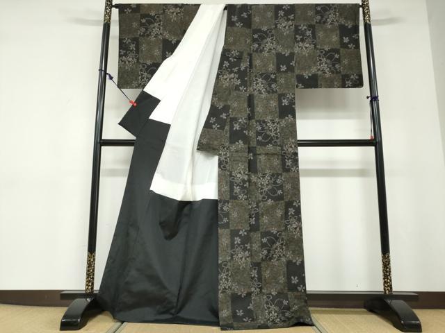 平和屋着物●本場大島紬　9マルキ　舞桜文　証紙付き　くぼた織物謹製　正絹　逸品　DABD9221ud 平和屋着物○本場大島紬 9マルキ 舞桜文 証紙付き くぼた織物謹製