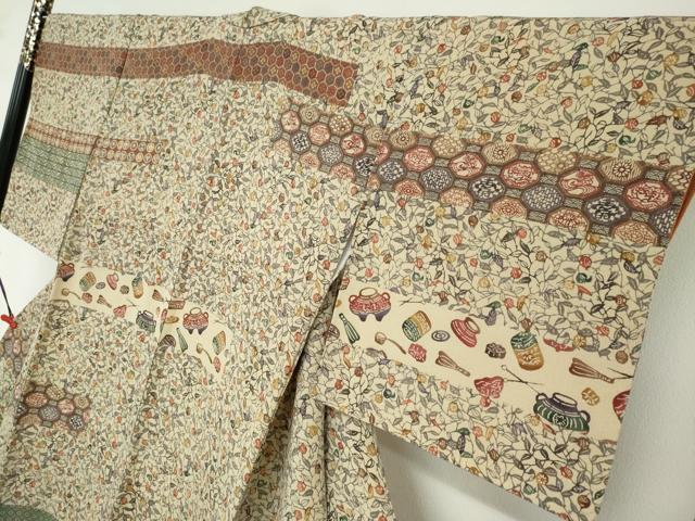 平和屋着物●訪問着　型染め　横段陶器草花文　鬼しぼ縮緬　正絹　逸品　DABD9278ud