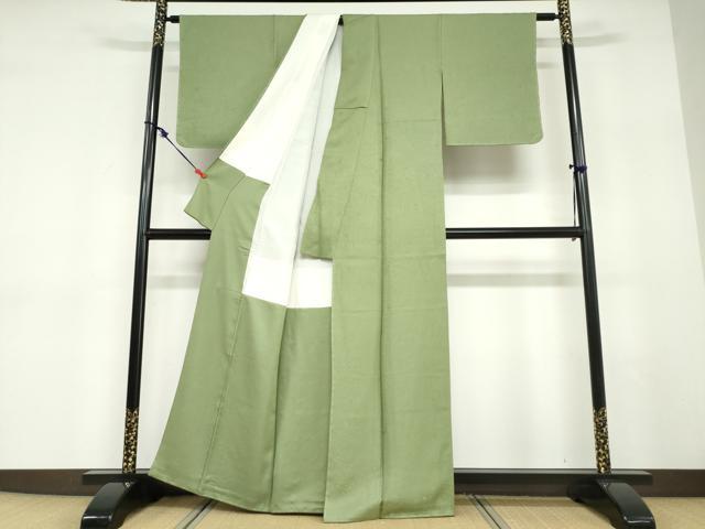 平和屋着物●上質な色無地　草花地紋　松葉色　正絹　逸品　DABD9297ud