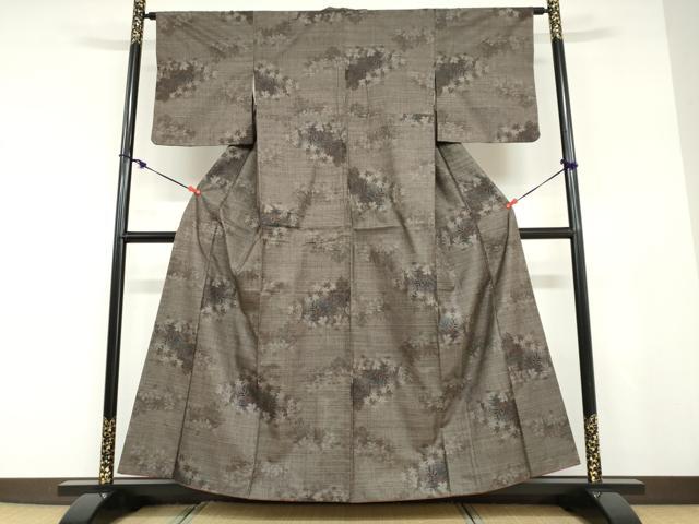 平和屋着物●本場大島紬　7マルキ　草花文　シルエット　正絹　逸品　DABD9328ud
