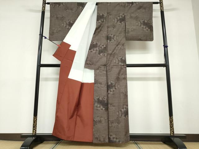 平和屋着物●本場大島紬　7マルキ　草花文　シルエット　正絹　逸品　DABD9328ud