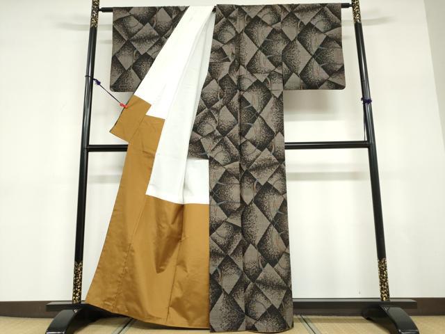 平和屋着物●本場大島紬　7マルキ　唐草文　正絹　逸品　DABD9355ud 平和屋着物○本場大島紬 7マルキ 唐草文 正絹 逸品 DABD9355ud