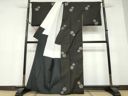 平和屋着物●本場大島紬　9マルキ　地空き　舞花文　正絹　逸品　DABD9398ud