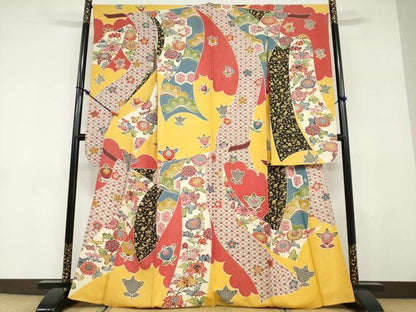 平和屋着物●和染紅型　栗山紅型　栗山吉三郎　振袖　宝尽くし吉祥草花文　金通し地　正絹　逸品　DABD9409ud