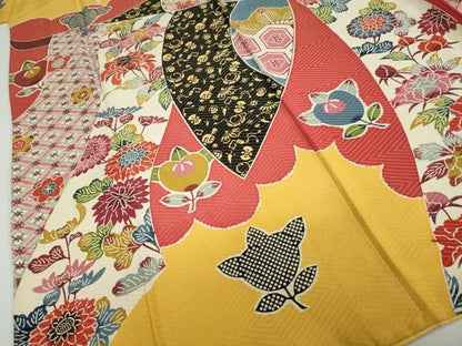 平和屋着物●和染紅型　栗山紅型　栗山吉三郎　振袖　宝尽くし吉祥草花文　金通し地　正絹　逸品　DABD9409ud