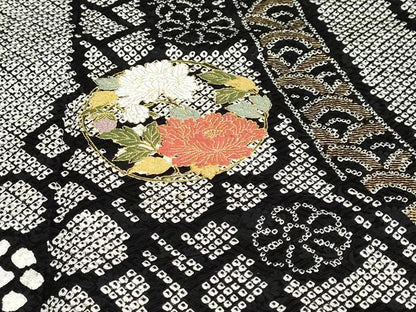 平和屋着物●豪華振袖　総絞り　駒刺繍　草花丸文　黒地　金彩　正絹　逸品　DABD9415ud