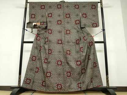 平和屋着物●本場大島紬　龍郷絣　花菱文　証紙付き　正絹　逸品　未使用　DABD9435ud
