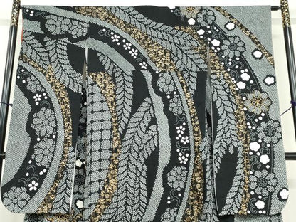 平和屋着物●豪華振袖　駒刺繍　絞り　草花文　黒地　金彩　鈴乃屋扱い　正絹　逸品　DABD9503ud