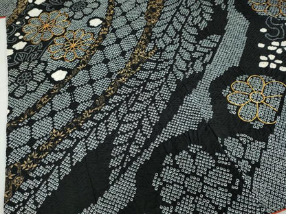 平和屋着物●豪華振袖　駒刺繍　絞り　草花文　黒地　金彩　鈴乃屋扱い　正絹　逸品　DABD9503ud