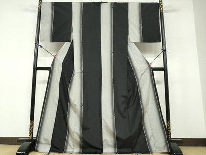 平和屋着物●上質な紬　変わり縞間道　黒地　正絹　逸品　DABD9766ud