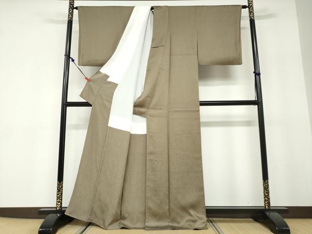 平和屋着物●上質な色無地　枝葉地紋　肥後煤竹色　正絹　逸品　DABD9826ud