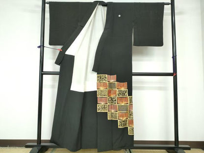 平和屋着物■豪華黒留袖　駒刺繍　格子笹花文　金彩　正絹　逸品　DABE0799qa