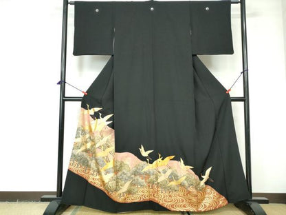 平和屋着物■豪華黒留袖　駒刺繍　流水飛鶴枝松文　金銀彩　正絹　逸品　DABE0857qa